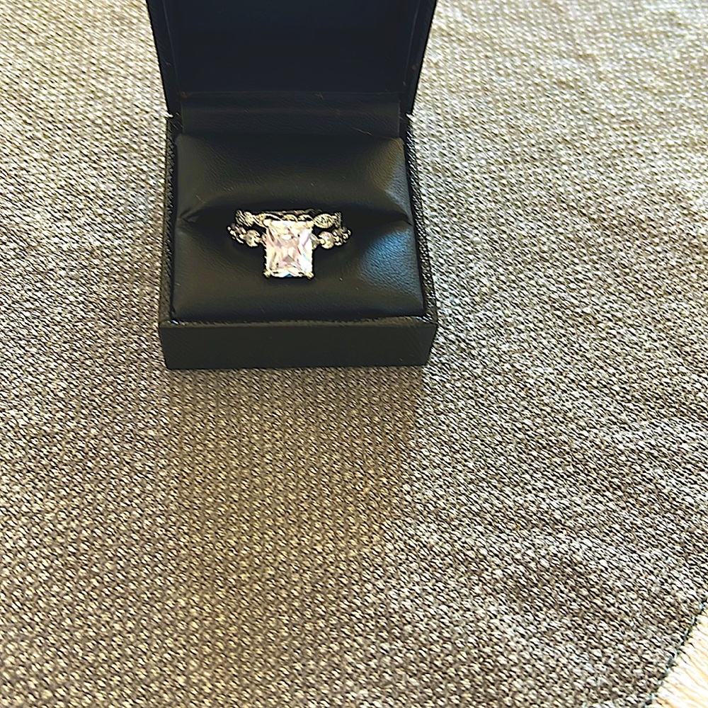 Ring - Picture 2 of 3